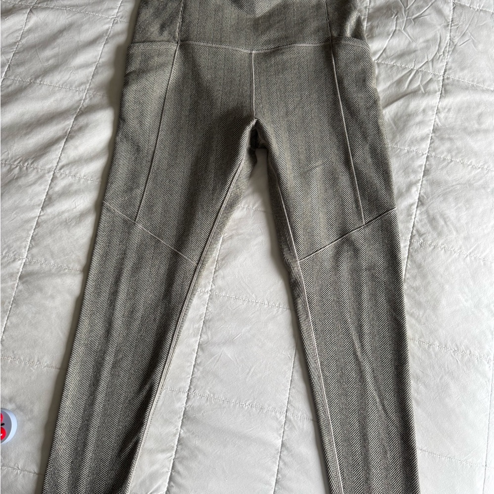 CALIA by Carrie Underwood Gray Patterned Leggings - L